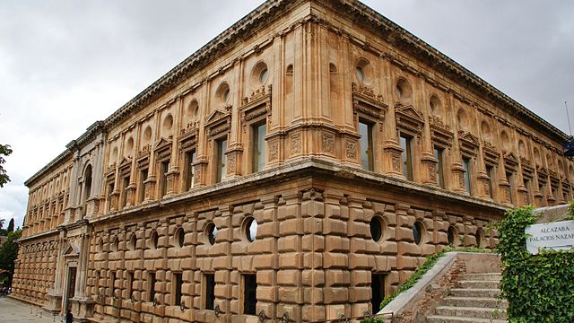 Fachada del Palacio de Carlos V