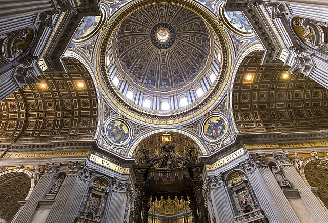 Interior de la cúpula de San Pedro del Vaticano